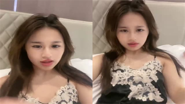 饥渴人妻掰开嫩穴求欢，老公狂插骚逼高潮不断