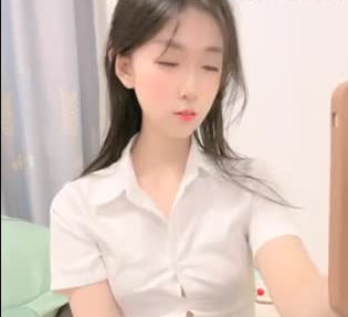 极品女神办公室自慰！衬衣短裙湿身骑乘 电动棒狂顶嫩穴 白嫩美臀诱惑视角